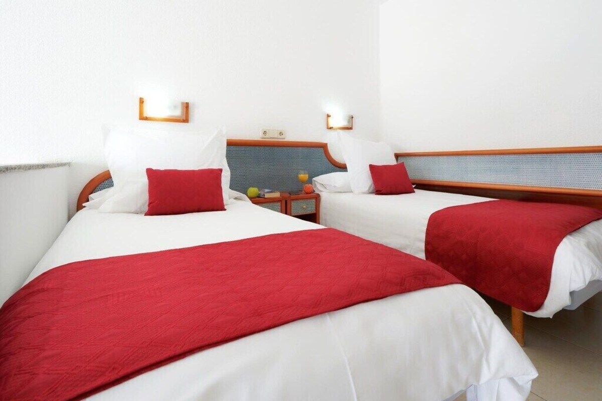 In-room safe, bed sheets
