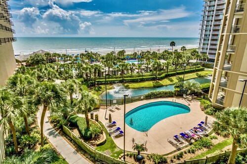 Royale Palms 1707 3 Br Oceanview in Kingston, Pool