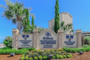 Property grounds - Royale Palms 1707 3 Br Oceanview in Kingston, Pool (Myrtle Beach)