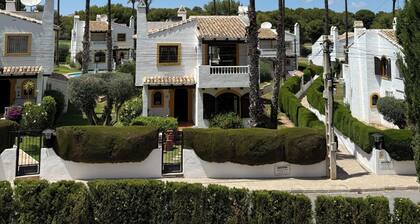 Villa Capitan — private pool, 2 saunas, and a spa next to the Villamartín Golf Course