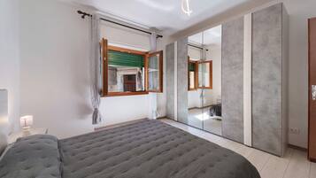 WiFi, bed sheets