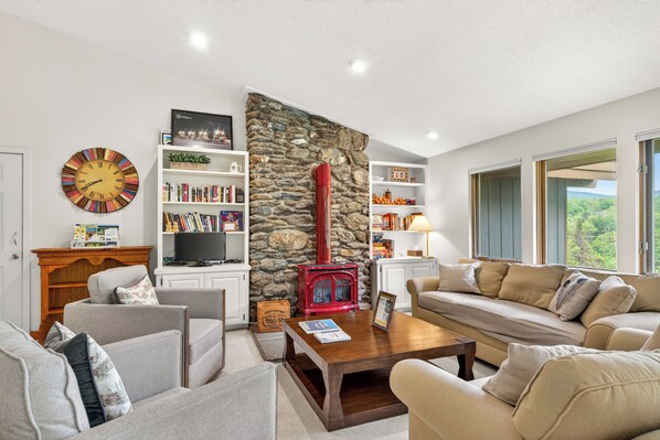Living area - Lovely 3 bed 2.5 bath in the heart of Killington (Killington)