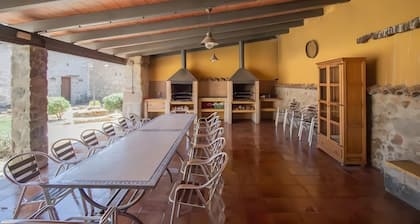 Country House 'El Portalón De Fresnedilla' with Private Pool, Private Terrace and Wi-Fi