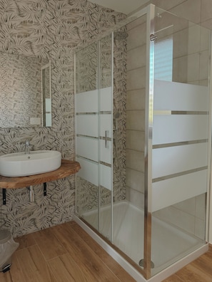 Shower, hair dryer, bidet, towels - Aetna Apartment - Cratere Nord Est (Nicolosi)