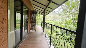 Deluxe-dobbeltværelse - terrasse - udsigt til gårdsplads | Overnatningsstedets område