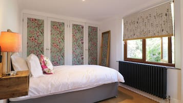 2 bedrooms, WiFi (free), individually decorated, individually furnished