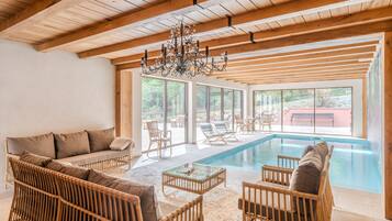 House | 8 bedrooms