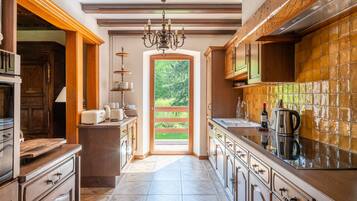 House | 8 bedrooms