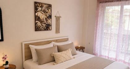 Whole Holiday Home with 4,000m² Private Fenced Garden