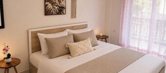 Whole Holiday Home with 4,000m² Private Fenced Garden