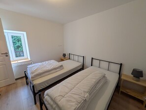 Room - Comfortable lodge in Vôge forest with WiFi and parking (Trémonzey)