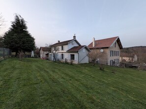 Exterior - Comfortable lodge in Vôge forest with WiFi and parking (Trémonzey)