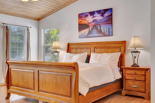 Bring the Boat 5BR Heated Pool Spa Mins to Beach