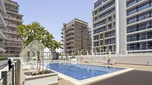 Outdoor pool - Bloomfields Studio - Azizi Riviera 67  (Dubai)