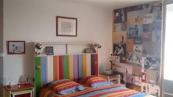 1 bedroom, bed sheets