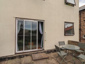 Outdoor dining - FLODDEN APARTMENT, pet friendly, with a garden in Wooler (Wooler)