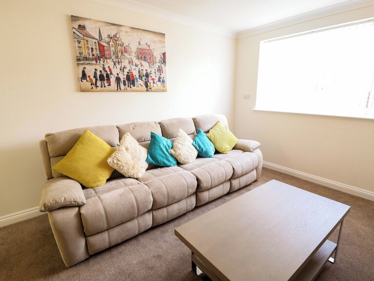 271 Wragby Road, Family Friendly, With A Garden In Lincoln - Lincoln