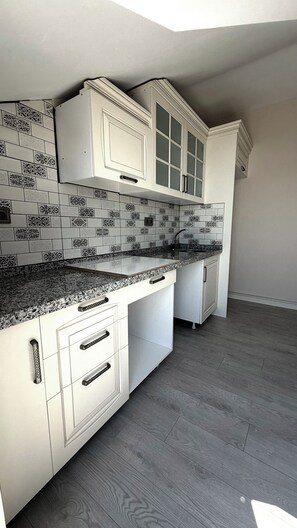 Family Duplex, Sea View | Private kitchen | Full-size fridge - GALFA HOUSE (Ortahisar)