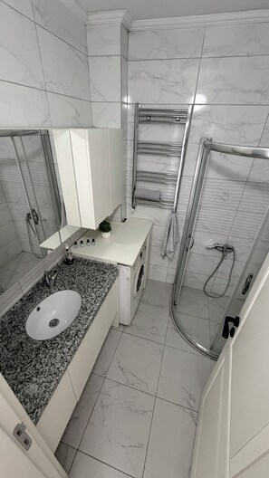 Economy Suite, Balcony, Partial Sea View | Bathroom | Shower, hair dryer, towels - GALFA HOUSE (Ortahisar)