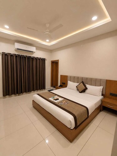 Hotel Grand Dev Krishna