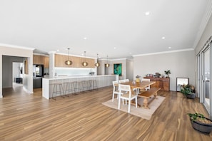 Dining - Luxury coastal country retreat - Resort style accommodation, Pet Friendly! (Karakin)