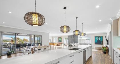Luxury coastal country retreat - Resort style accommodation, Pet Friendly!