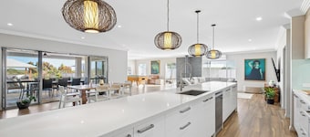 Luxury coastal country retreat - Resort style accommodation, Pet Friendly!