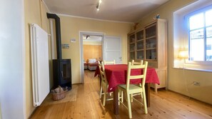 Dining - 'Casa Avisio', private garden, Wi-Fi, and ski slopes nearby (Castello-Molina di Fiemme)