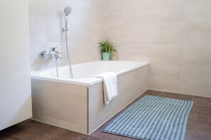 Bathroom - Vrbo Property (Neustadt an der Weinstraße)