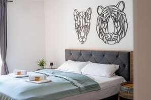 2 Schlafzimmer, Schreibtisch, Bügeleisen/Bügelbrett, Reisekinderbett