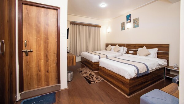 Elite Zong Sikkim Hotel By Divine's - Lachung