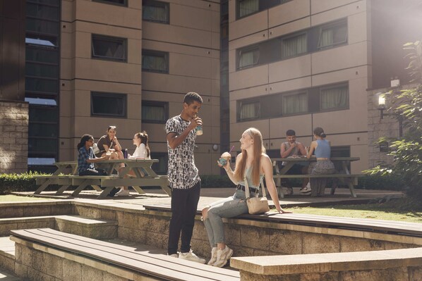 Property grounds - Student Only - Sir Charles - Manchester (Manchester)