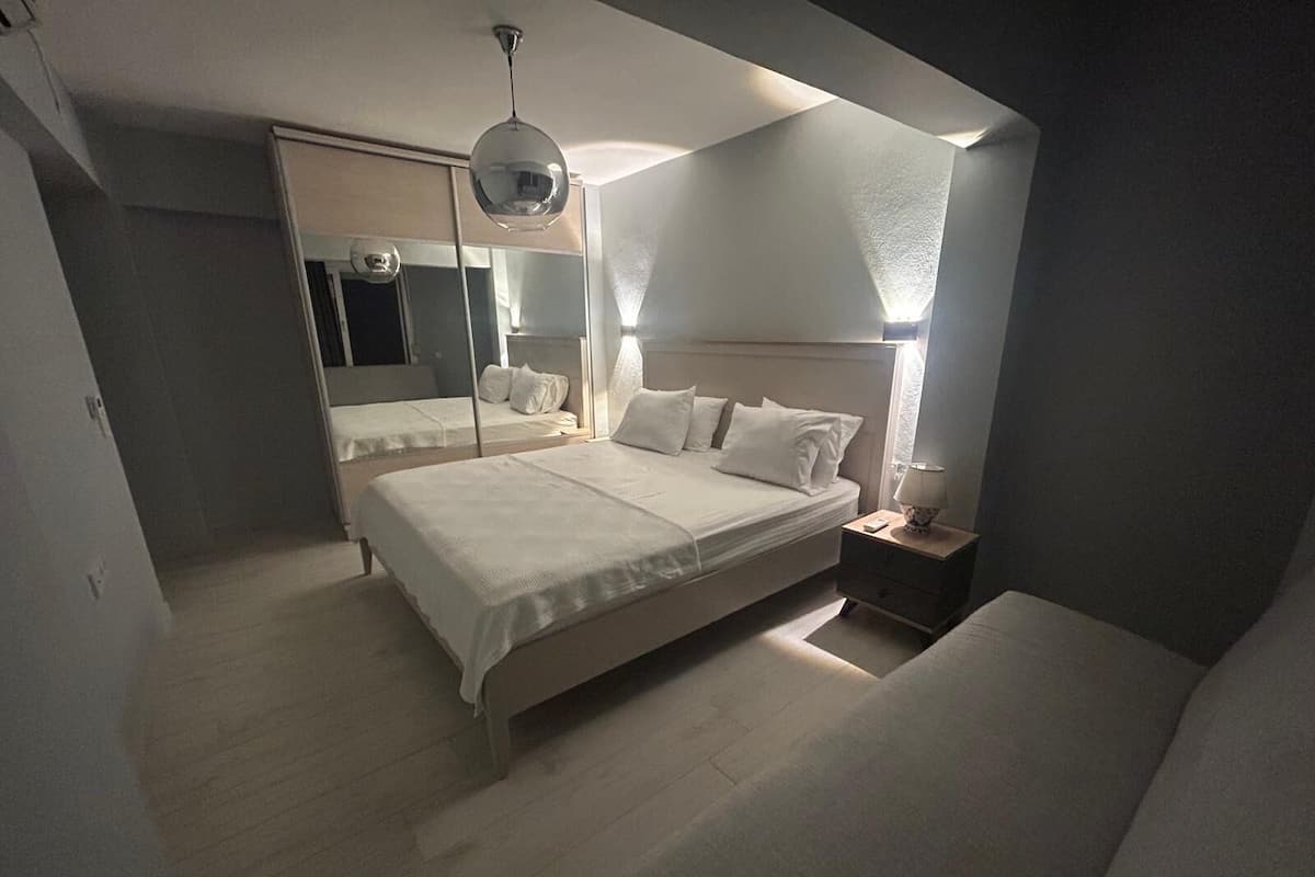 Ropa de cama de alta calidad y tabla de planchar con plancha 