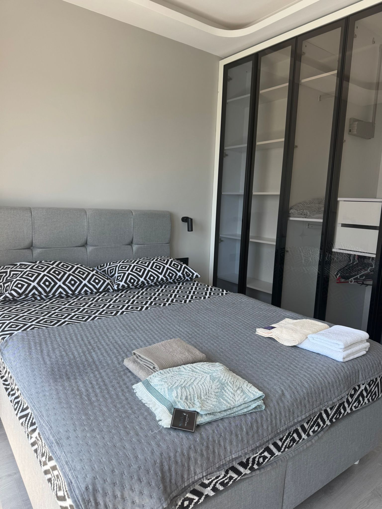 Chambre Supérieure avec lits jumeaux, vue piscine