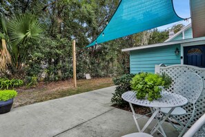Outdoor dining - The Hideaway ~ Cozy Studio ~ 1 Gig Wi-Fi (Mount Dora)