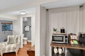 Interior - The Hideaway ~ Cozy Studio ~ 1 Gig Wi-Fi (Mount Dora)