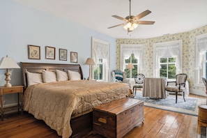 Desk, iron/ironing board, travel cot, WiFi