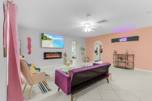 Smart-TV, Kamin, Tischfußball, Tischtennisplatte