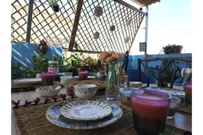 Outdoor dining - Vrbo Property (Larache)