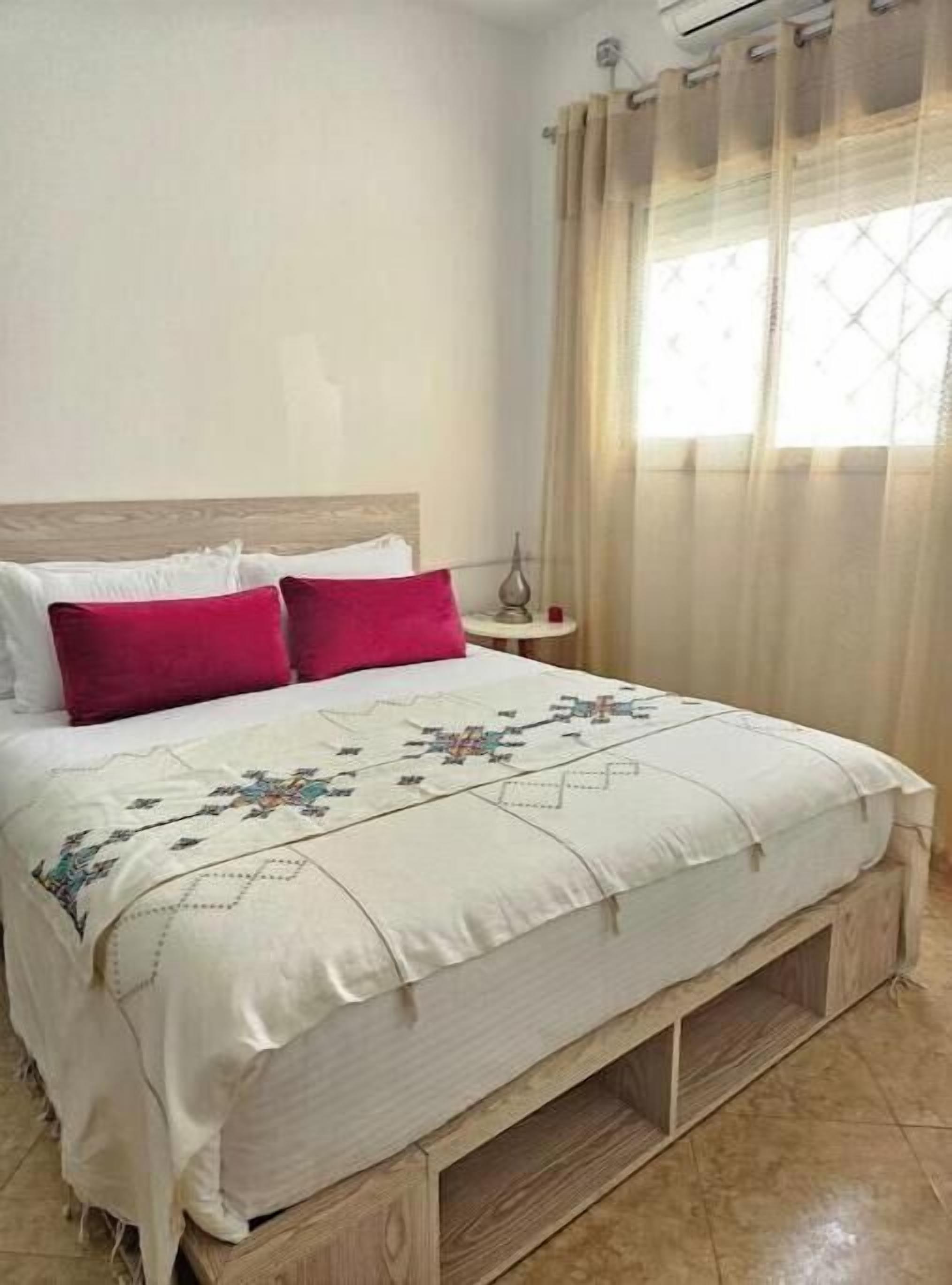 1 dormitorio, tabla de planchar con plancha, wifi gratis y ropa de cama