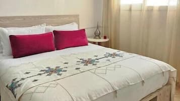 1 dormitorio, tabla de planchar con plancha, wifi gratis y ropa de cama