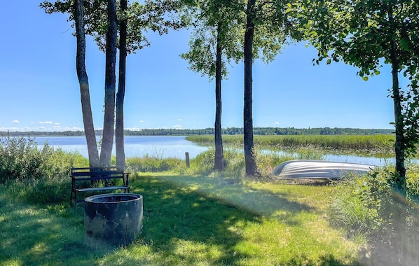 Property grounds - Gorgeous home in Värnamo with house sea view (Värnamo)