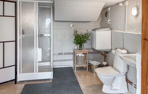 Shower - Gorgeous home in Värnamo with house sea view (Värnamo)