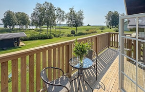Outdoor dining - Gorgeous home in Värnamo with house sea view (Värnamo)