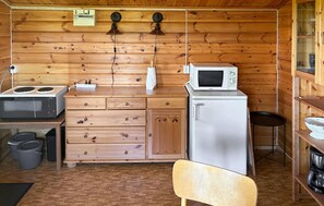 Fridge, microwave, oven, stovetop - Gorgeous home in Värnamo with house sea view (Värnamo)