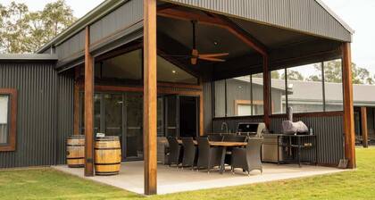 Luxury 6 Star Farm Stay fit 16 people