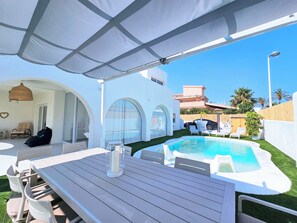 Outdoor dining - Vrbo Property (Cartagena)