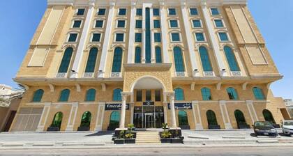 Deluxe King Haven Elegant Emerald Stay
