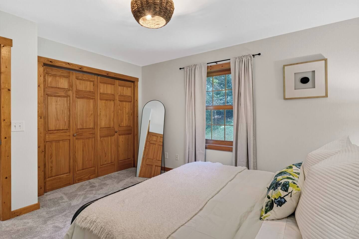 6 chambres, bureau, Wi-Fi, literie fournie