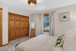 6 habitaciones, escritorio, wifi y ropa de cama 